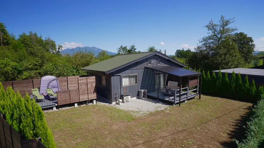 Enjoy nature with a dog in a grown-up hideaway perfect for playing! - Image 1