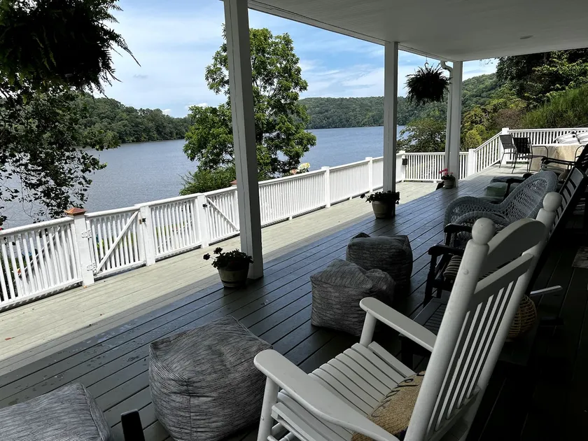 Waterfront Claytor Escape Lodge -Stunning Views - Image 1