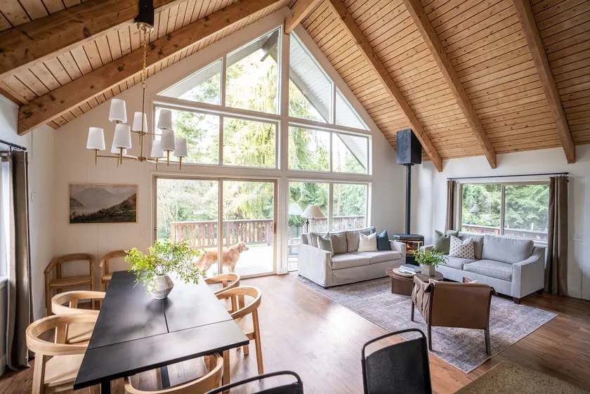 Luxurious & Spacious Gem: Steam Room, Deck, Cinema - Image 1