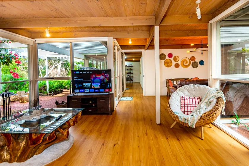 Relax in nature with 4K cinema room near Air port. - Image 1