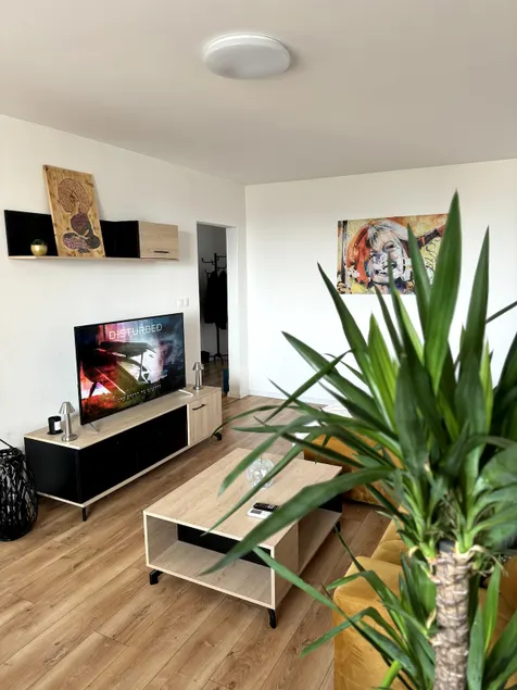 Modern Central Apartment - Image 1