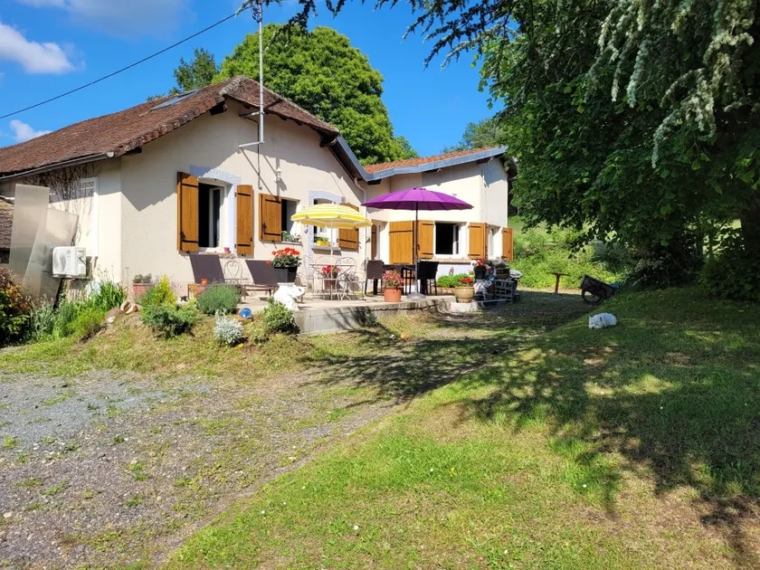 Charming house in a green setting - Image 1
