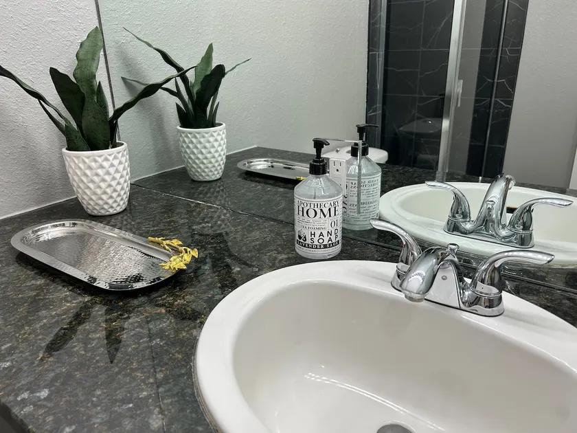 Charming Newly remodeled 3/2 - Image 1