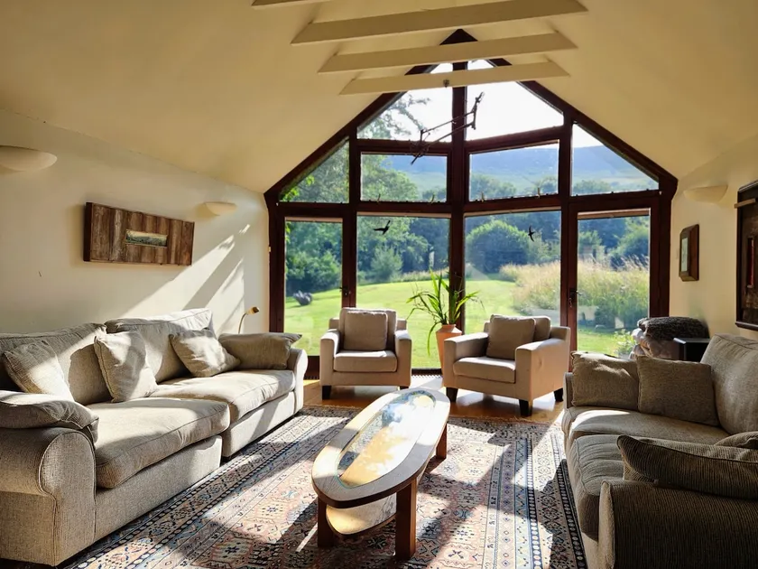 Spectacular mountainside villa, sleeps up to 14 - Image 1