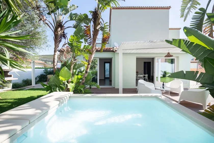 Villa with private pool and garden near the beach - Image 1