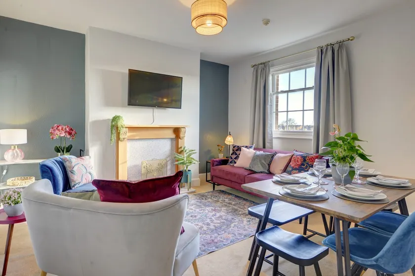 Regency Nest by Spa Town Property - Stylish 3 Bedroom Apartment on 2 Floors, Central Leamington Spa - Image 1