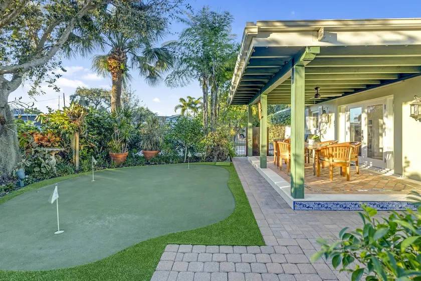 SoSoPalmBeach-Tropical Bungalow - Image 1