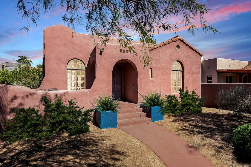 Mesquite Manor: Historic 3BD Home Near UofA & UMC - Image 1