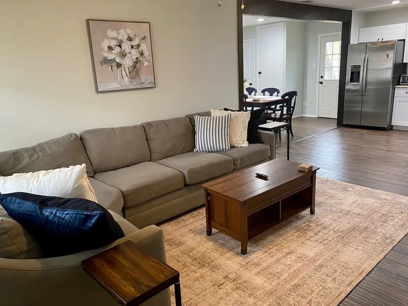 DFW Central Modern Farmhouse minutes from Airport - Image 1