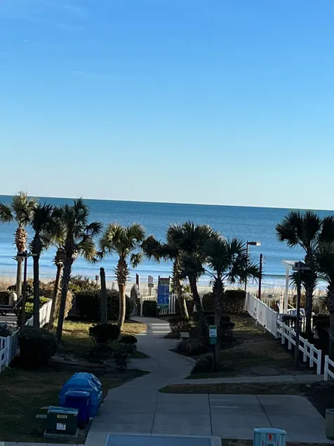 Clean Ocean Retreat with Beach Access - Image 1