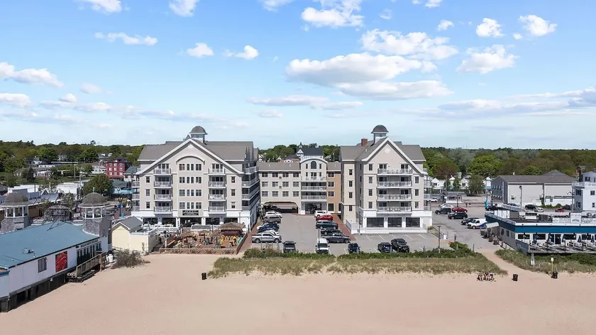 OceanFront Pool + Sauna | 2BR at Grand Victorian - Image 1