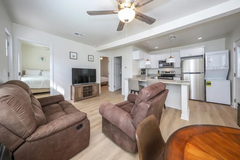Gorgeous Guest House with Big Yard - Image 1