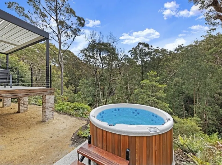 Stunning Peaceful Holiday Haven set on acreage with nearby Waterfall and Jacuzzi - Image 1