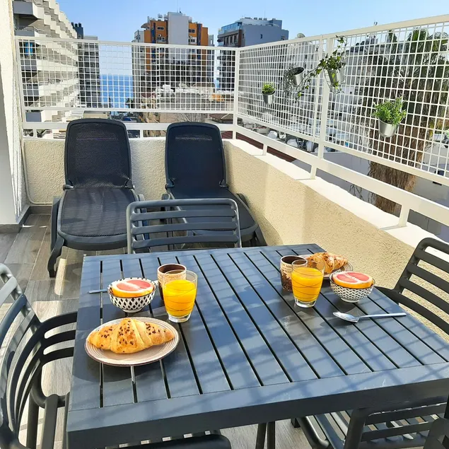 Sea Breeze Central, 2bed, sleeps 4, Wi-Fi, Sat TV - Image 1