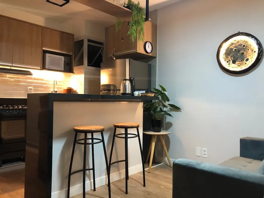 (410) Island Corner - Image 1