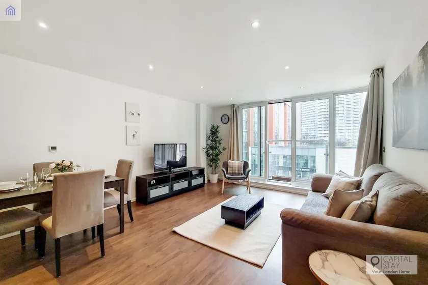 Fully Serviced Two Bed Apartment by ExCeL & O2 - Image 1