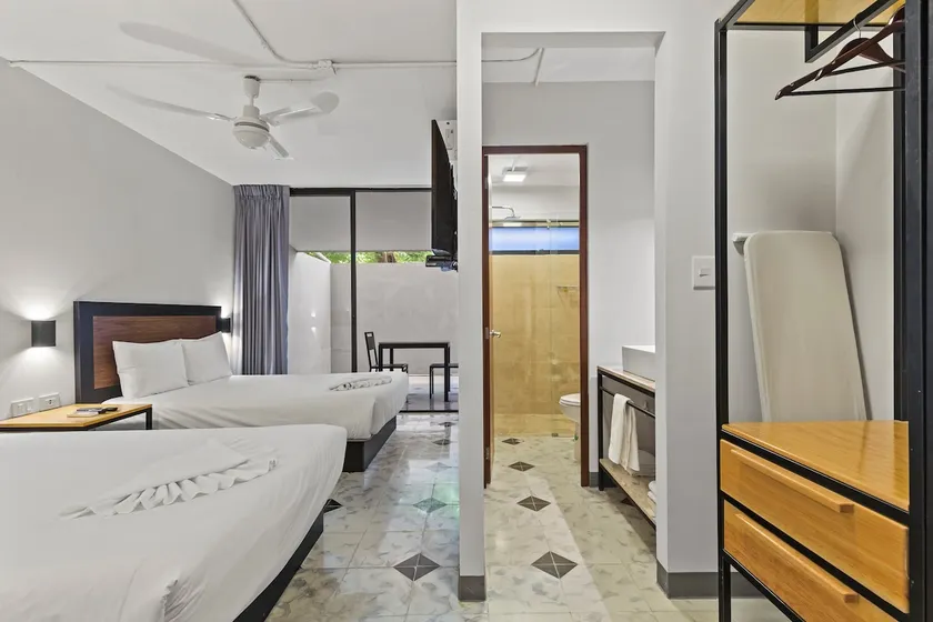 Set of 4 integrated suites - Image 1