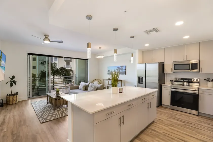 Downtown Oasis: Poolside Condo, Patio & Gym - Image 1