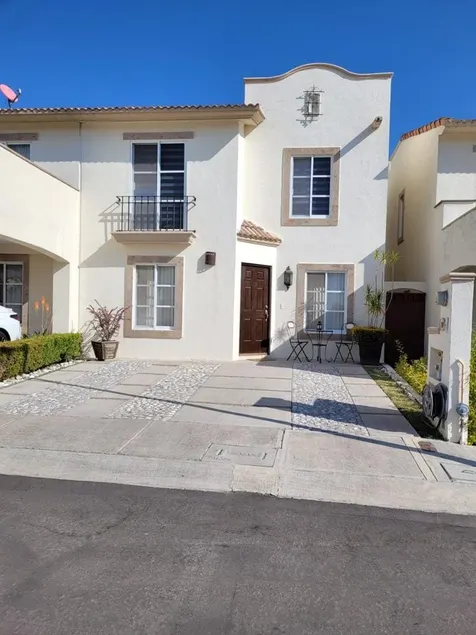 Family house in Juriquilla - Image 1