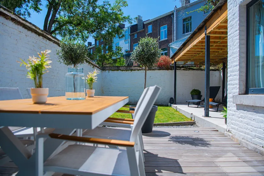 Master apartment garden and parking - Image 1