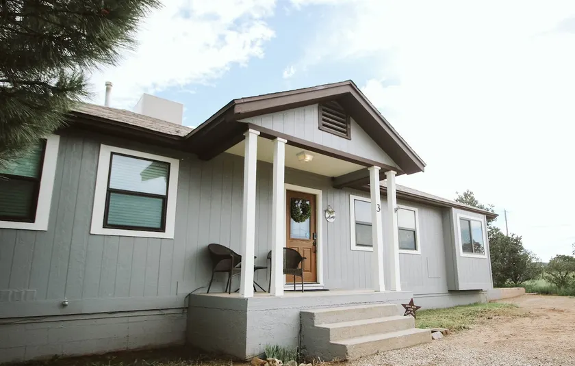 The Eight Country King Bed Home - Image 1