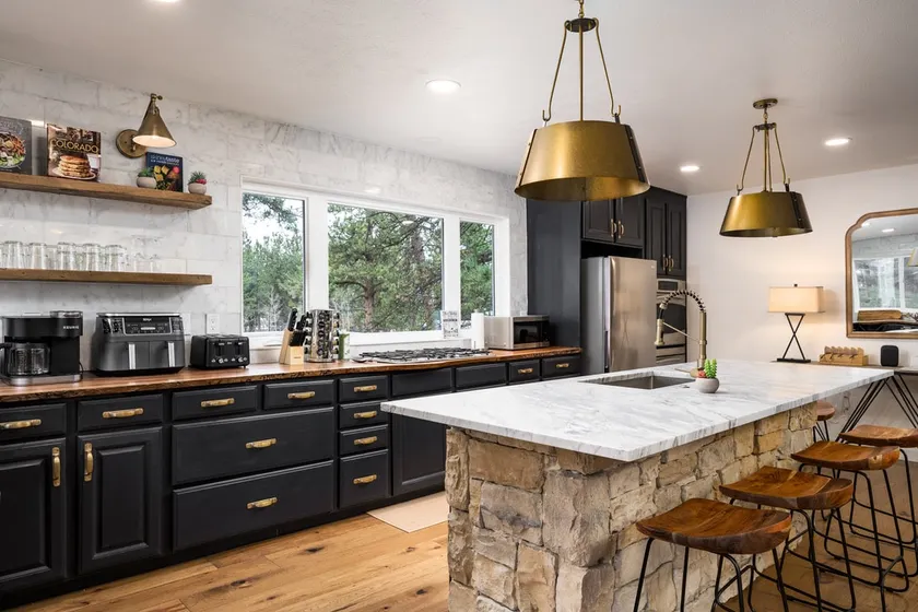 Mountain Retreat|2.7 acres w/Hot Tub|2Living Areas - Image 1