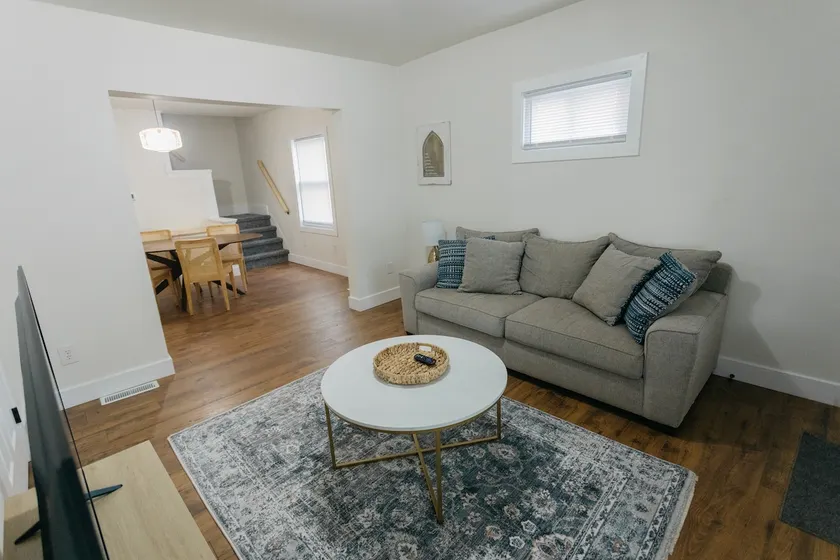 Modern & Spacious 2 Bedroom Home in Dayton - Image 1