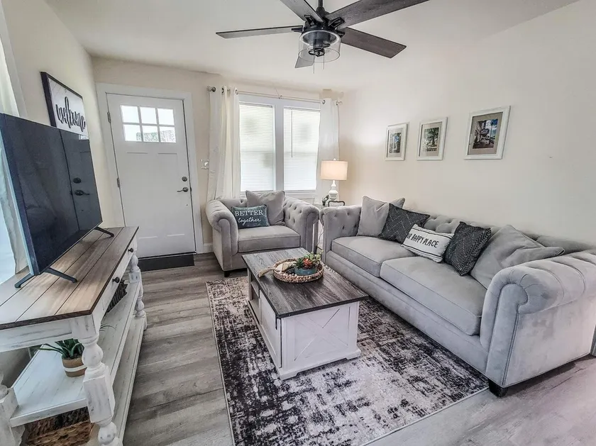 3BR Pet-Friendly House Near DT - Image 1