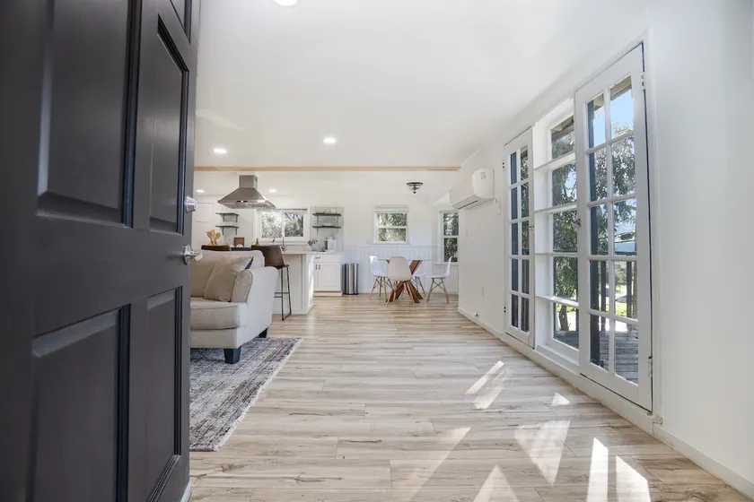 Three Peaks | Modern aesthetics in an open concept - Image 1