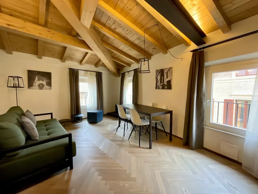 Penthouse with roof terrace a stone's throw from Piazza Grande - Image 1