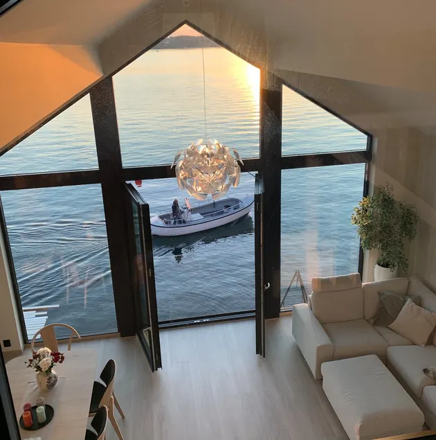 Lake house with a stunning sunset - Image 1