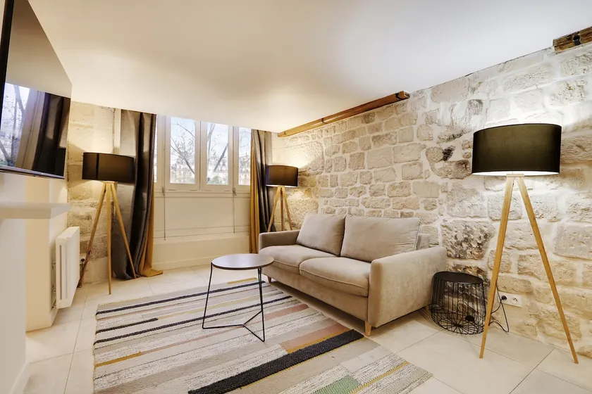 An Atypical 2-BR on l'Ile de la Cité - Image 1