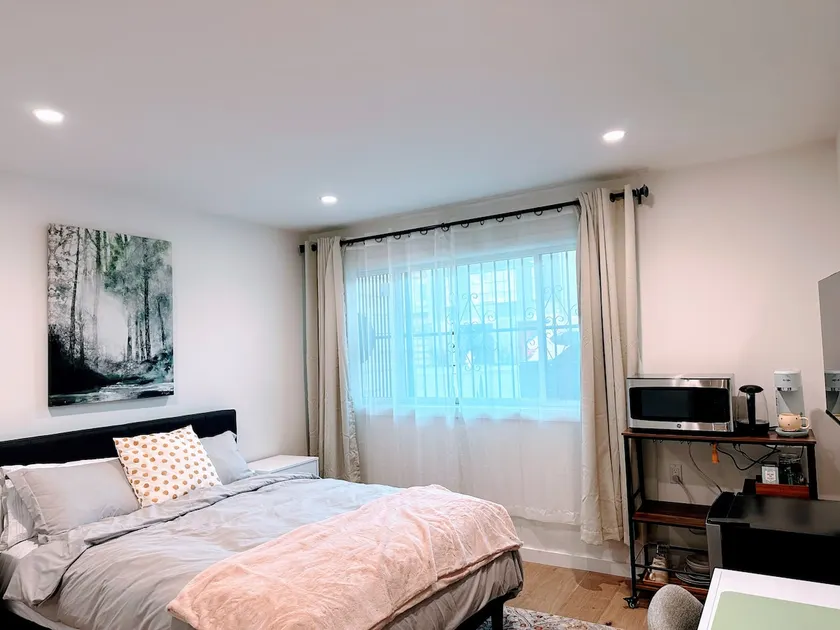 Cozy Room in the Heart of SF w/ Private Entrance - Image 1