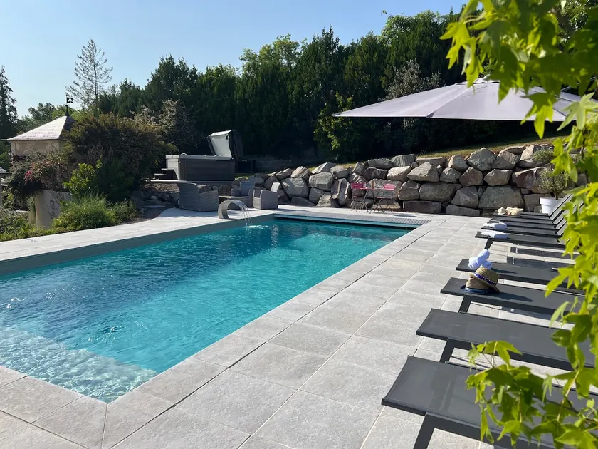 *Villa in Loire*, La Charité/L with HOT TUB & Pool. - Image 1
