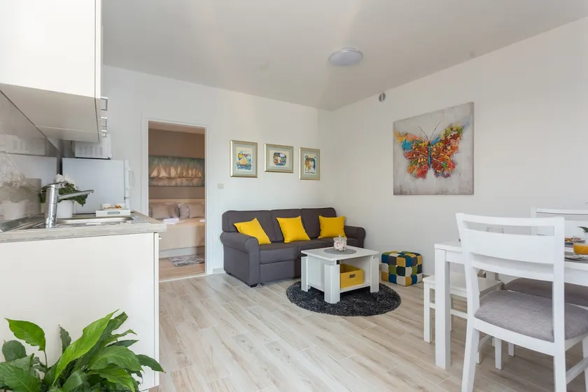 Maximus Sea View Apartment 3 - Image 1