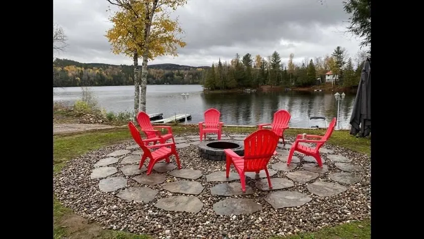 Beautiful waterfront cottage with spa & internet - Image 1