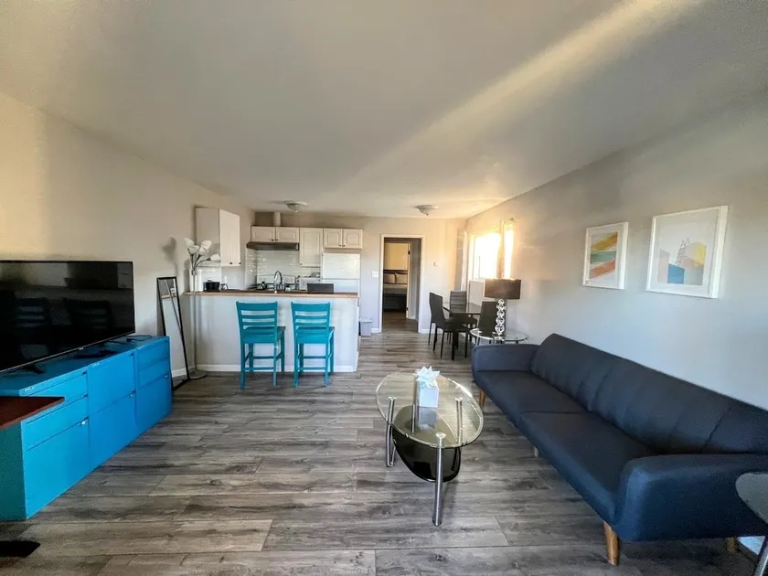 Bright 1 Bed Private Suite near Stanford/ Midtown - Image 1