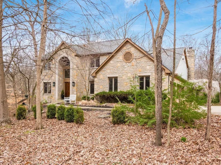 Stunning, wooded, executive home - Image 1