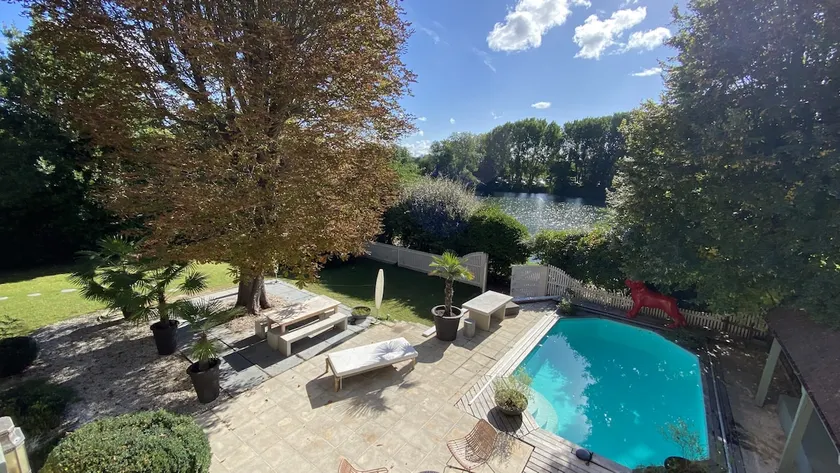 Beautiful house with pool, view and access to the Seine, very close to Paris - Image 1