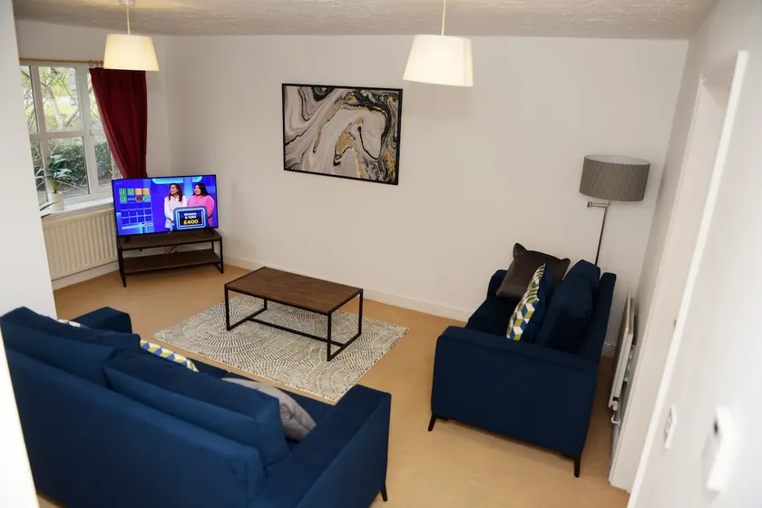 Charming 3 Bed House in Bristol - Image 1