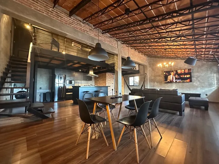 Modern loft in the heart of downtown - Image 1