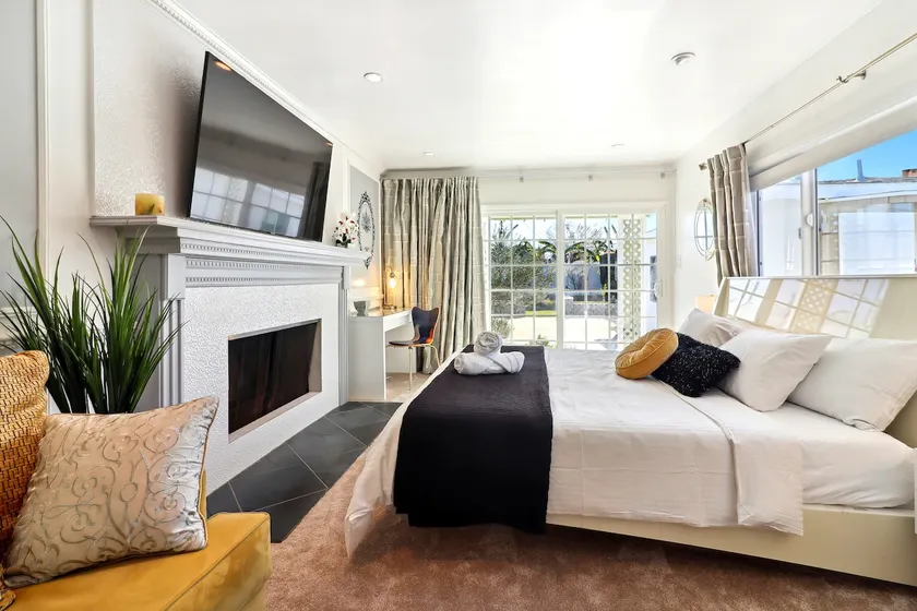 Luxury Home | 7 mins LAX, Beach, 405 & SoFi nearby - Image 1