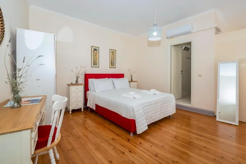 VAP Suites Apartment P - Image 1