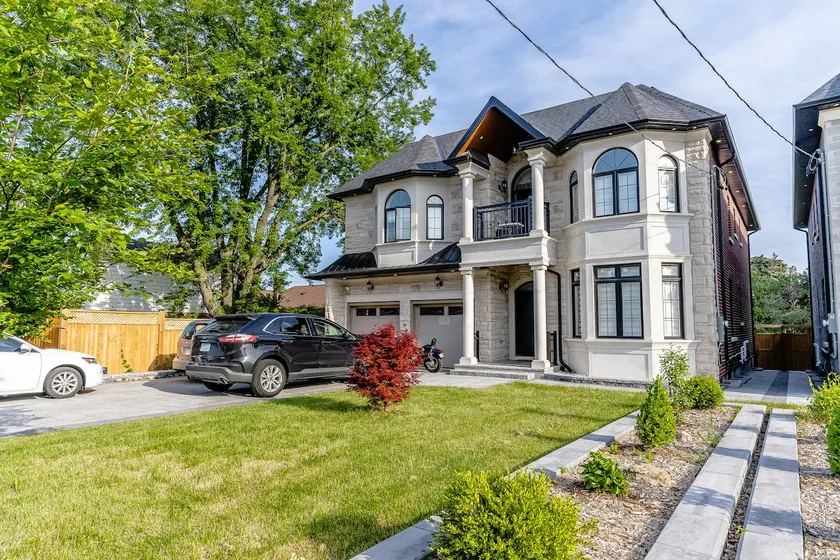 Lake Ontario Stylish Family-friendly House - Image 1