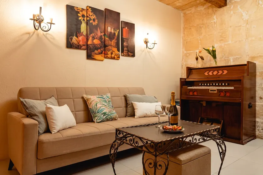 Unique townhouse in Valletta centre by Beyond Stay - Image 1