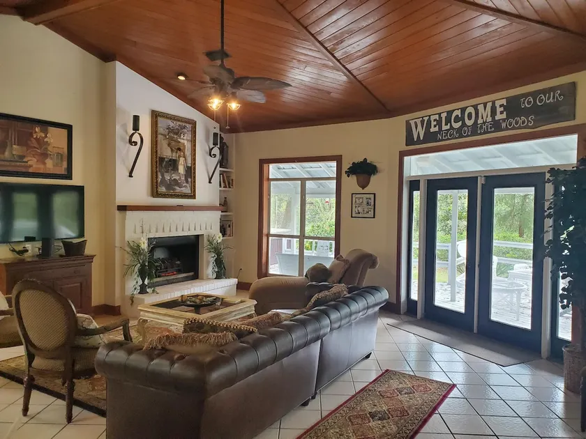 Creekside Inn - Sandy Creek, Hot Tub & Privacy - Image 1