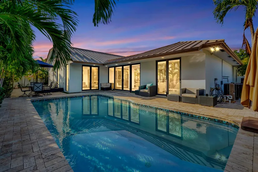 Lynoras Luxe Estate 3 bedroom 3 bath with Modern Design and Heated Pool - Image 1