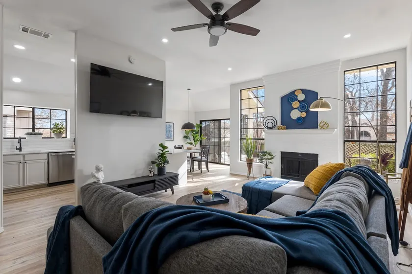The Bonnie - 5 Bed Near Everything - Image 1