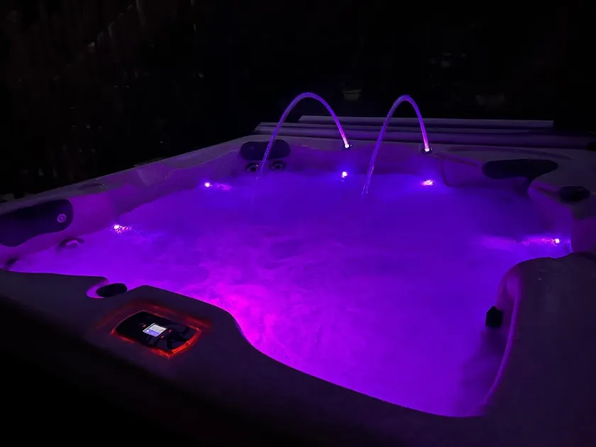 Charming cottage ”love nest” HOT TUB 6 people - Image 1