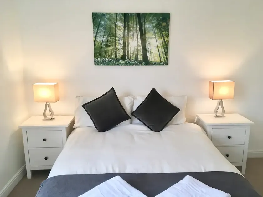 25 min walk to town / FreeParking - Image 1